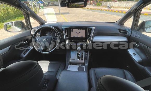 Buy Used Toyota Alphard White Car in Chbar Mon in Kampong Speu Province Buy Used Toyota Alphard White Car in Chbar Mon in Kampong Speu Province