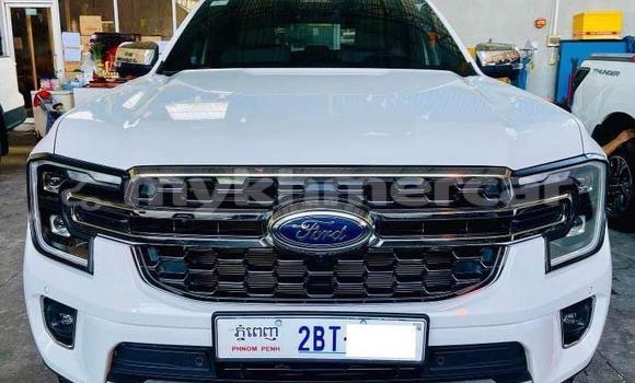 Buy Used Ford Everest White Car in Bavet in Svay Rieng Province