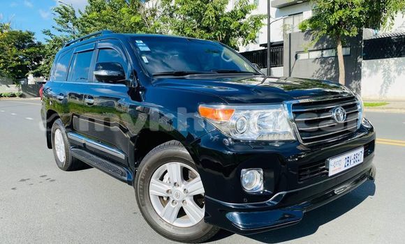 Buy Used Toyota Land Cruiser White Car in Chbar Mon in Kampong Speu Province Buy Used Toyota Land Cruiser White Car in Chbar Mon in Kampong Speu Province