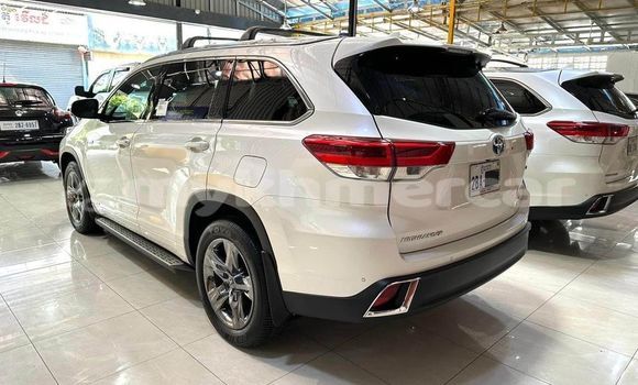 Buy Used Toyota Highlander White Car in Chbar Mon in Kampong Speu Province Buy Used Toyota Highlander White Car in Chbar Mon in Kampong Speu Province