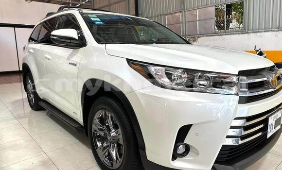 Buy Used Toyota Highlander White Car in Chbar Mon in Kampong Speu Province Buy Used Toyota Highlander White Car in Chbar Mon in Kampong Speu Province