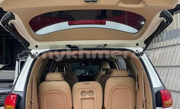 Buy Used Kia Carnival White Car in Bavet in Svay Rieng Province Buy Used Kia Carnival White Car in Bavet in Svay Rieng Province