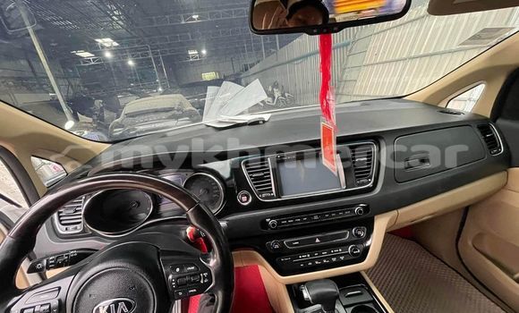Buy Used Kia Carnival White Car in Bavet in Svay Rieng Province Buy Used Kia Carnival White Car in Bavet in Svay Rieng Province