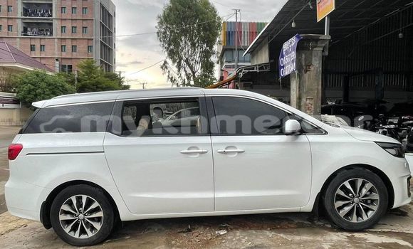 Buy Used Kia Carnival White Car in Bavet in Svay Rieng Province Buy Used Kia Carnival White Car in Bavet in Svay Rieng Province