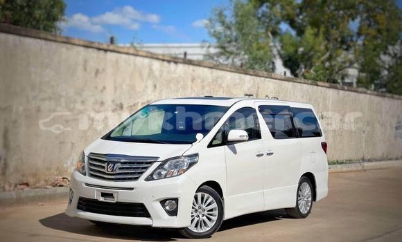 Buy Used Toyota Alphard White Car in Cheom Ksan in Preah Vihear Province Buy Used Toyota Alphard White Car in Cheom Ksan in Preah Vihear Province