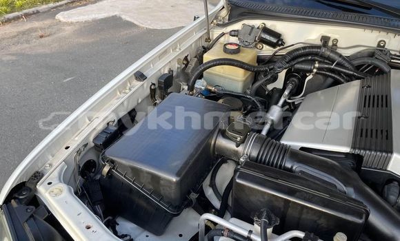 Buy Used Lexus LX 570 White Car in Chbar Mon in Kampong Speu Province Buy Used Lexus LX 570 White Car in Chbar Mon in Kampong Speu Province