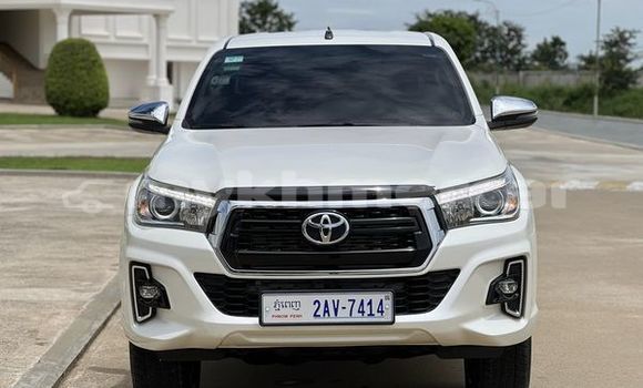 Buy Used Toyota Hiluxe Revo White Car in Battambang in Battambang Province Buy Used Toyota Hiluxe Revo White Car in Battambang in Battambang Province