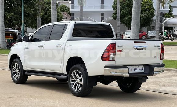 Buy Used Toyota Hiluxe Revo White Car in Battambang in Battambang Province Buy Used Toyota Hiluxe Revo White Car in Battambang in Battambang Province