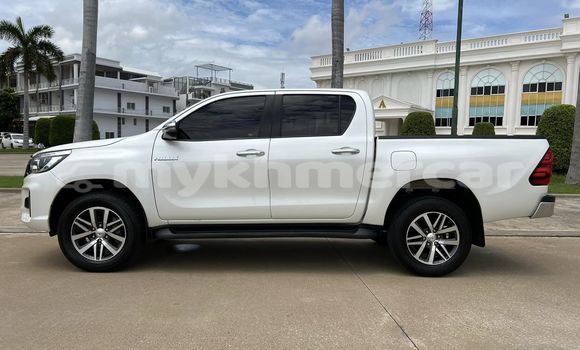 Buy Used Toyota Hiluxe Revo White Car in Battambang in Battambang Province Buy Used Toyota Hiluxe Revo White Car in Battambang in Battambang Province
