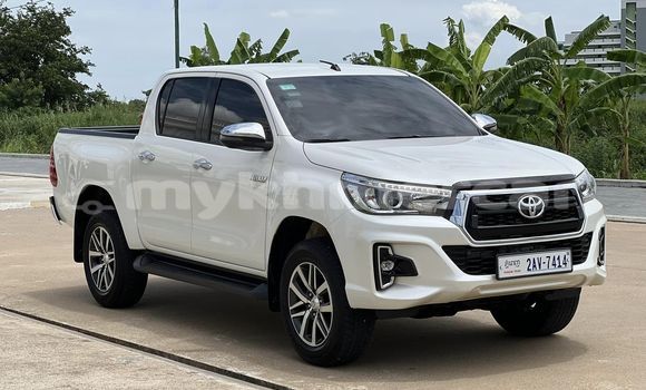 Buy Used Toyota Hiluxe Revo White Car in Battambang in Battambang Province Buy Used Toyota Hiluxe Revo White Car in Battambang in Battambang Province