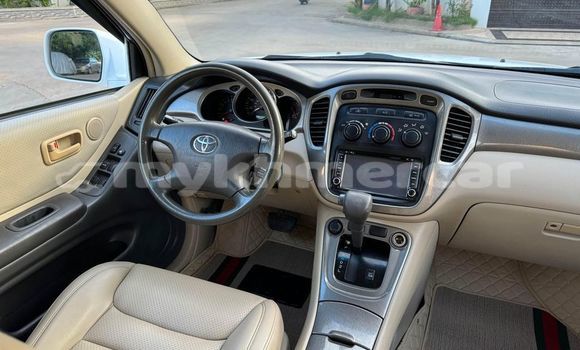 Buy Used Toyota Highlander White Car in Chbar Mon in Kampong Speu Province Buy Used Toyota Highlander White Car in Chbar Mon in Kampong Speu Province