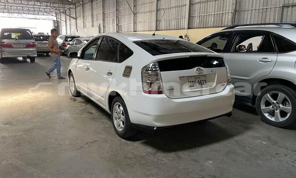Buy Used Toyota Prius White Car in Bavet in Svay Rieng Province Buy Used Toyota Prius White Car in Bavet in Svay Rieng Province