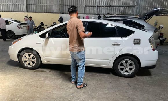 Buy Used Toyota Prius White Car in Bavet in Svay Rieng Province Buy Used Toyota Prius White Car in Bavet in Svay Rieng Province