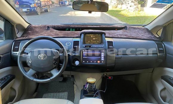 Acheter Occasion Voiture Toyota Prius Rouge à Battambang, Battambang Province Acheter Occasion Voiture Toyota Prius Rouge à Battambang, Battambang Province