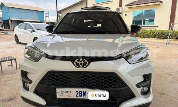 Buy Used Toyota Raum White Car in Chbar Mon in Kampong Speu Province