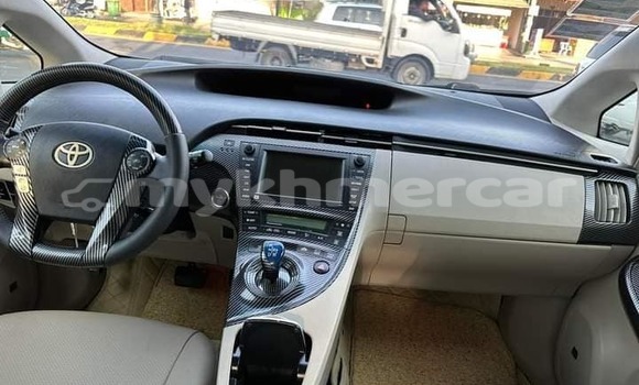 Acheter Occasion Voiture Toyota Prius Blanc à Chbar Mon, Kampong Speu Province Acheter Occasion Voiture Toyota Prius Blanc à Chbar Mon, Kampong Speu Province