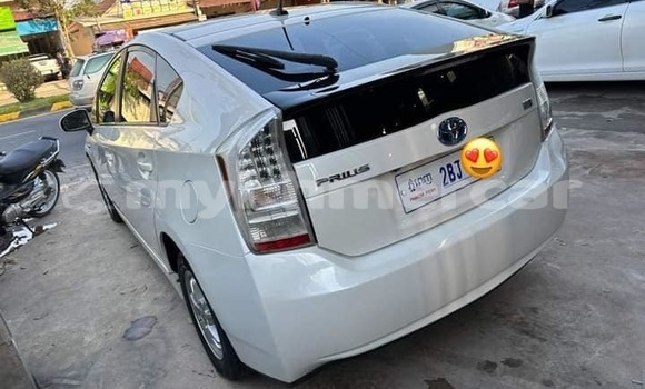 Acheter Occasion Voiture Toyota Prius Blanc à Chbar Mon, Kampong Speu Province Acheter Occasion Voiture Toyota Prius Blanc à Chbar Mon, Kampong Speu Province