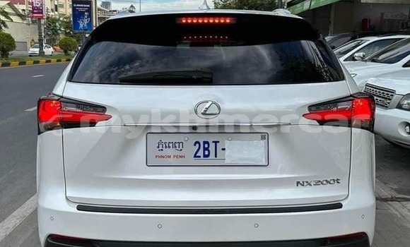 Acheter Occasion Voiture Lexus NX Blanc à Chbar Mon, Kampong Speu Province Acheter Occasion Voiture Lexus NX Blanc à Chbar Mon, Kampong Speu Province