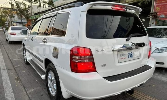 Acheter Occasion Voiture Toyota Vanguard Blanc à Bavet, Svay Rieng Province Acheter Occasion Voiture Toyota Vanguard Blanc à Bavet, Svay Rieng Province