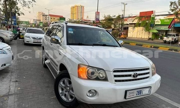 Acheter Occasion Voiture Toyota Vanguard Blanc à Bavet, Svay Rieng Province Acheter Occasion Voiture Toyota Vanguard Blanc à Bavet, Svay Rieng Province