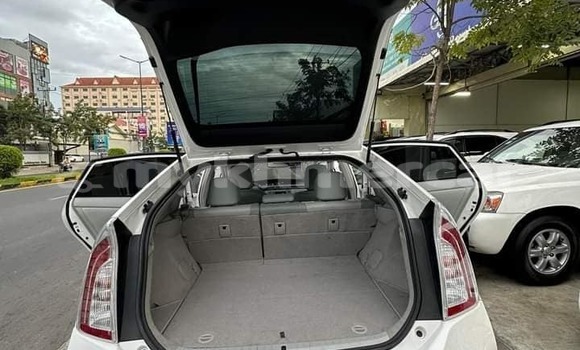 Acheter Occasion Voiture Toyota Prius Blanc à Battambang, Battambang Province Acheter Occasion Voiture Toyota Prius Blanc à Battambang, Battambang Province