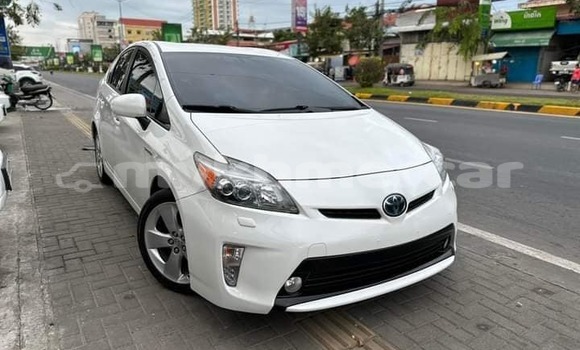 Acheter Occasion Voiture Toyota Prius Blanc à Battambang, Battambang Province Acheter Occasion Voiture Toyota Prius Blanc à Battambang, Battambang Province