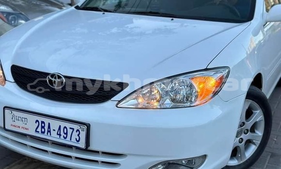 Acheter Occasion Voiture Toyota Camry Blanc à Chbar Mon, Kampong Speu Province Acheter Occasion Voiture Toyota Camry Blanc à Chbar Mon, Kampong Speu Province
