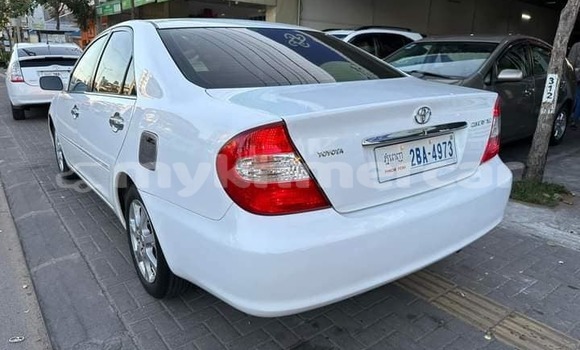 Acheter Occasion Voiture Toyota Camry Blanc à Chbar Mon, Kampong Speu Province Acheter Occasion Voiture Toyota Camry Blanc à Chbar Mon, Kampong Speu Province