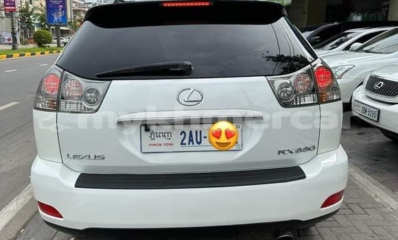 Acheter Occasion Voiture Lexus RX 330 Blanc à Bavet, Svay Rieng Province Acheter Occasion Voiture Lexus RX 330 Blanc à Bavet, Svay Rieng Province
