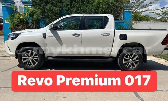 Buy Used Toyota Hiluxe Revo White Car in Bavet in Svay Rieng Province Buy Used Toyota Hiluxe Revo White Car in Bavet in Svay Rieng Province