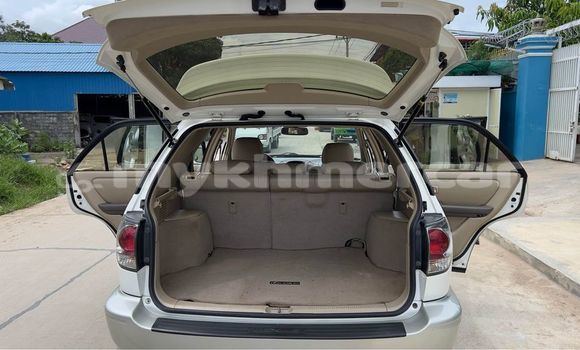 Buy Used Lexus RX 300 White Car in Chbar Mon in Kampong Speu Province Buy Used Lexus RX 300 White Car in Chbar Mon in Kampong Speu Province