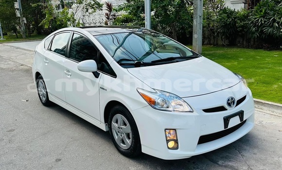 Buy Used Toyota Prius White Car in Phnom Penh in Phnom Penh Buy Used Toyota Prius White Car in Phnom Penh in Phnom Penh