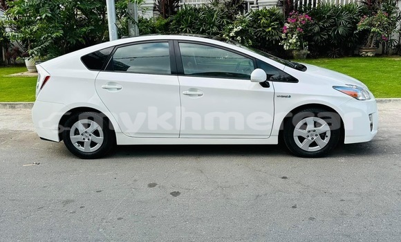 Buy Used Toyota Prius White Car in Phnom Penh in Phnom Penh Buy Used Toyota Prius White Car in Phnom Penh in Phnom Penh