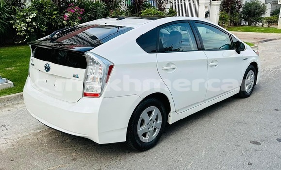 Buy Used Toyota Prius White Car in Phnom Penh in Phnom Penh Buy Used Toyota Prius White Car in Phnom Penh in Phnom Penh