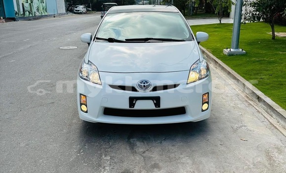 Buy Used Toyota Prius White Car in Phnom Penh in Phnom Penh Buy Used Toyota Prius White Car in Phnom Penh in Phnom Penh