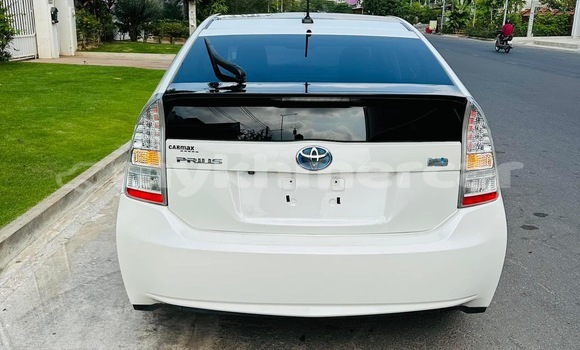 Buy Used Toyota Prius White Car in Phnom Penh in Phnom Penh Buy Used Toyota Prius White Car in Phnom Penh in Phnom Penh