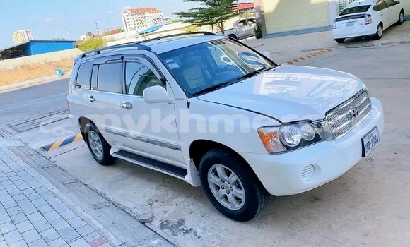 Acheter Occasion Voiture Toyota Highlander Blanc à Bavet, Svay Rieng Province Acheter Occasion Voiture Toyota Highlander Blanc à Bavet, Svay Rieng Province