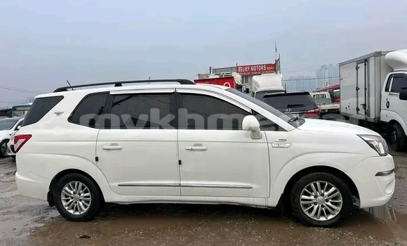 Acheter Occasion Voiture Santana PS-10 Blanc à Chbar Mon, Kampong Speu Province Acheter Occasion Voiture Santana PS-10 Blanc à Chbar Mon, Kampong Speu Province