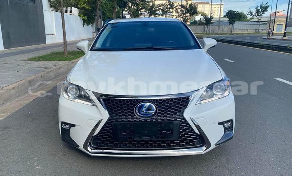 Acheter Occasion Voiture Lexus CT Blanc à Chbar Mon, Kampong Speu Province Acheter Occasion Voiture Lexus CT Blanc à Chbar Mon, Kampong Speu Province
