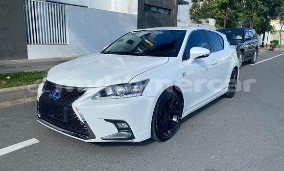 Acheter Occasion Voiture Lexus CT Blanc à Chbar Mon, Kampong Speu Province Acheter Occasion Voiture Lexus CT Blanc à Chbar Mon, Kampong Speu Province