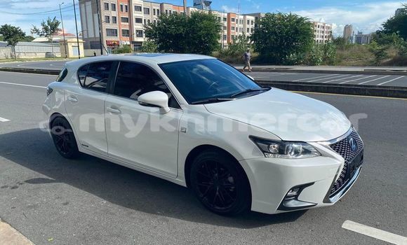 Acheter Occasion Voiture Lexus CT Blanc à Chbar Mon, Kampong Speu Province Acheter Occasion Voiture Lexus CT Blanc à Chbar Mon, Kampong Speu Province