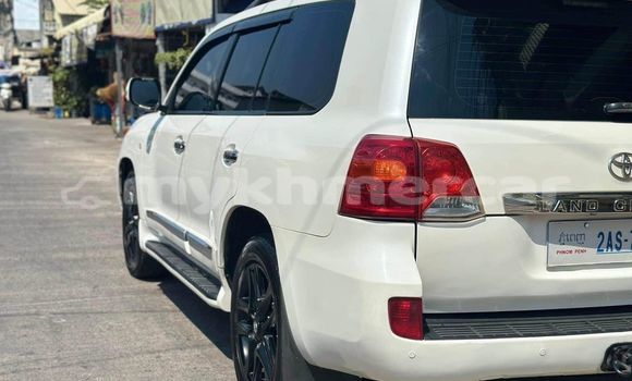 Buy Used Toyota Land Cruiser White Car in Bavet in Svay Rieng Province Buy Used Toyota Land Cruiser White Car in Bavet in Svay Rieng Province