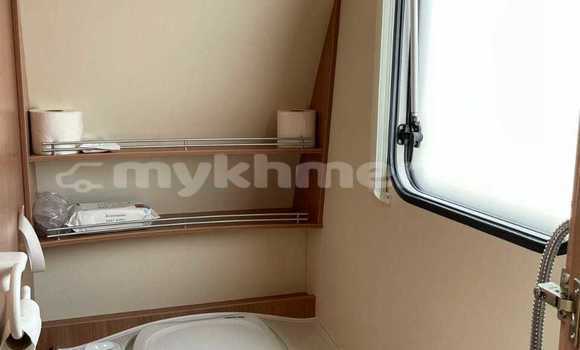 Buy Used Volkswagen Touran White Car in Phnom Penh in Phnom Penh