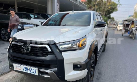 Buy Used Toyota Hilux White Car in Phnom Penh in Phnom Penh