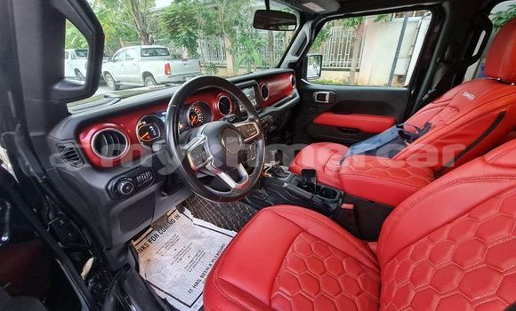 Acheter Occasion Voiture Jeep Grand Cherokee SRT8 Noir à Cheom Ksan, Preah Vihear Province Acheter Occasion Voiture Jeep Grand Cherokee SRT8 Noir à Cheom Ksan, Preah Vihear Province