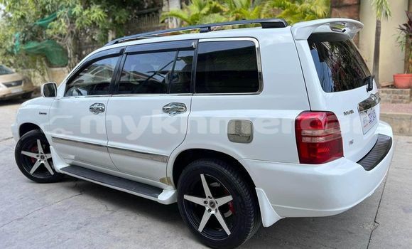 Acheter Occasion Voiture Toyota Highlander Blanc à Chbar Mon, Kampong Speu Province Acheter Occasion Voiture Toyota Highlander Blanc à Chbar Mon, Kampong Speu Province