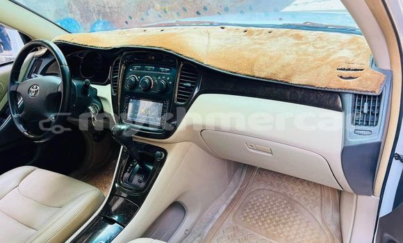 Acheter Occasion Voiture Toyota Highlander Blanc à Chbar Mon, Kampong Speu Province Acheter Occasion Voiture Toyota Highlander Blanc à Chbar Mon, Kampong Speu Province