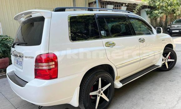 Acheter Occasion Voiture Toyota Highlander Blanc à Chbar Mon, Kampong Speu Province Acheter Occasion Voiture Toyota Highlander Blanc à Chbar Mon, Kampong Speu Province