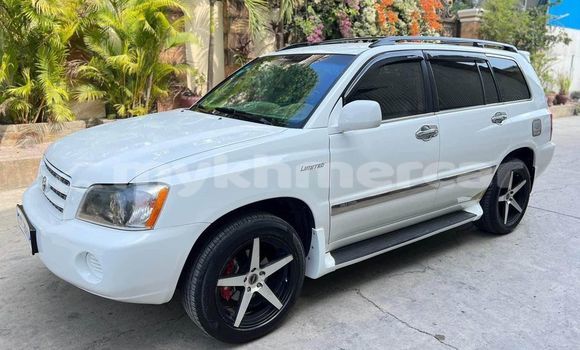 Acheter Occasion Voiture Toyota Highlander Blanc à Chbar Mon, Kampong Speu Province Acheter Occasion Voiture Toyota Highlander Blanc à Chbar Mon, Kampong Speu Province