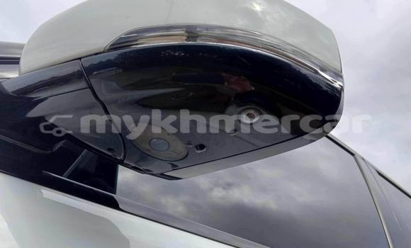 Buy Used Range Rover Range Rover White Car in Chbar Mon in Kampong Speu Province Buy Used Range Rover Range Rover White Car in Chbar Mon in Kampong Speu Province